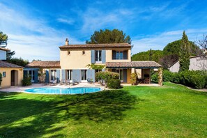 Exterior - Luxury air-cond. villa with heated pool on the edge of Pont Royal Golf - 12 beds (Mallemort)