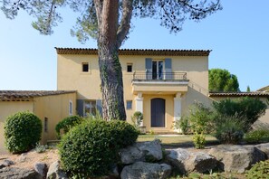 Exterior - Luxury air-cond. villa with heated pool on the edge of Pont Royal Golf - 12 beds (Mallemort)