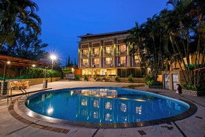 Outdoor pool - Hotel Sapphire  (Mawal)