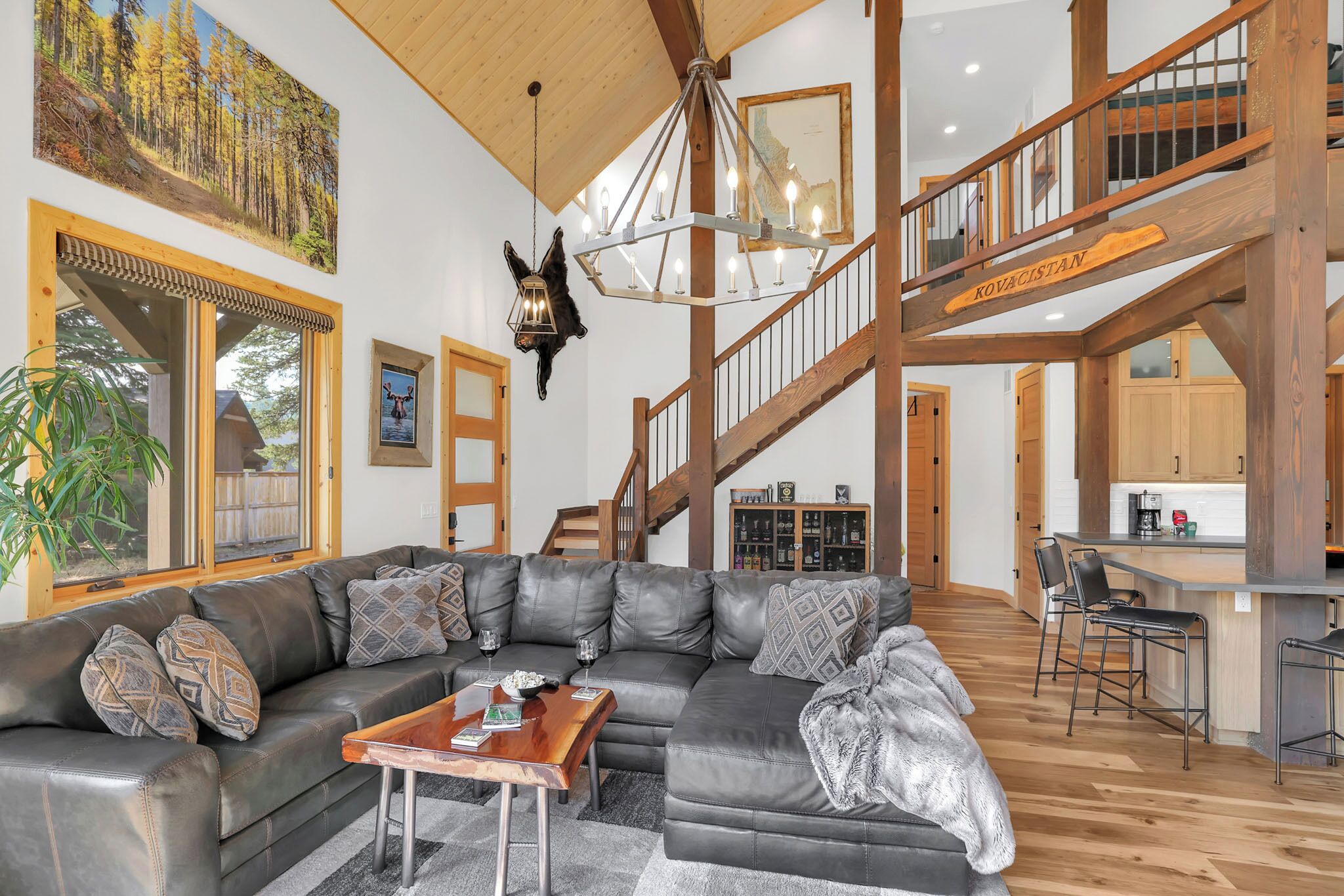 Smart TV, fireplace, stereo