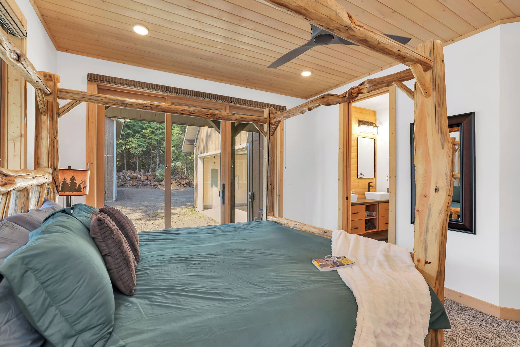 3 chambres, fer et planche à repasser, Wi-Fi gratuit, draps fournis