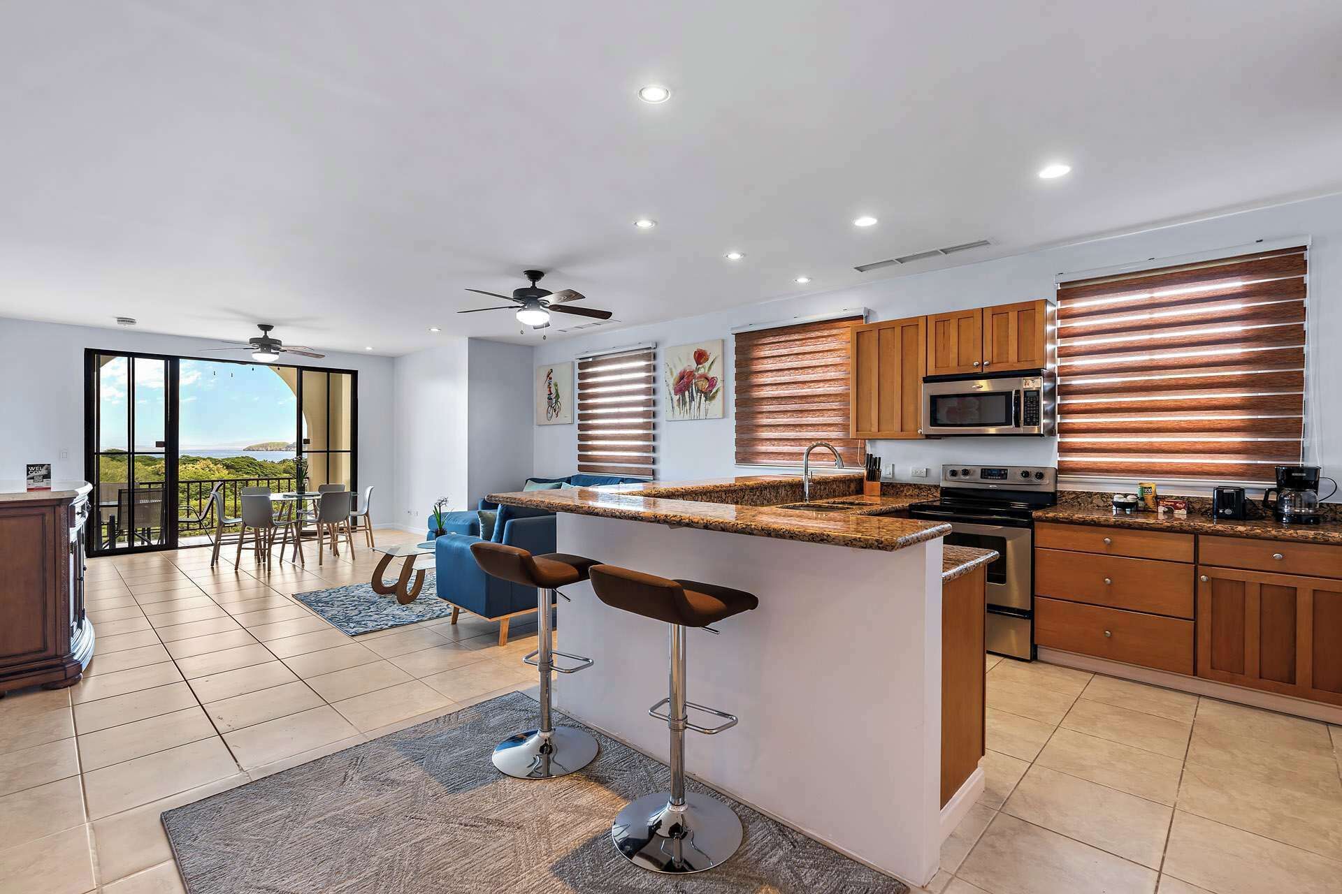 ثلاجة، ميكروويف، فرن، موقد طهي مسطح