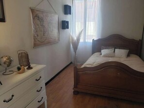 3 dormitorios, tabla de planchar con plancha, cuna de viaje y wifi