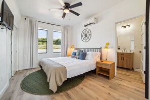 3 bedrooms, desk, free WiFi, bed sheets