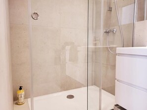 Apartment | Bathroom