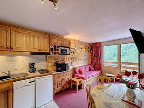 Interior - Cozy 2-Rooms, 5 Guests, Pets & Parking, Ski-In/Ski-Out (Les Menuires)