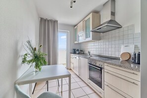 Mikrowelle, Ofen, Herdplatte, Geschirrspüler