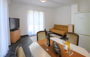 Dining - Lovely home in Saint-Péray with sauna (Saint-Péray)