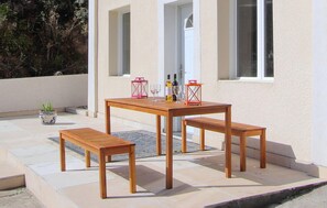 Outdoor dining - Lovely home in Saint-Péray with sauna (Saint-Péray)
