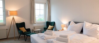 AP 2 Zimmer mit Kingsize-bett und Seeblick