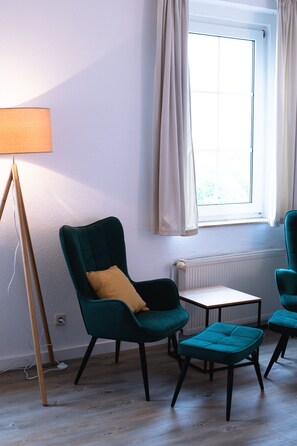 Interior - AP 2 Zimmer mit Kingsize-bett und Seeblick (Barth)