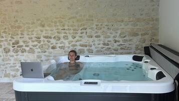 Indoor spa tub