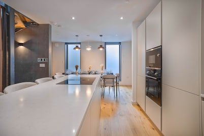 Luxury Townhouse 4BR I Roof Terrace I Parking