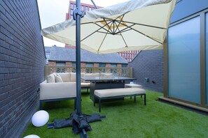 Property grounds - Walk to Canal St. | 4BR Townhome w/ Roof Top (Greater Manchester)