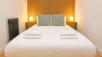 4 bedrooms, iron/ironing board, WiFi, bed sheets