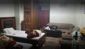 Kahden hengen deluxe-huone | Äänieristys, silitysrauta/-lauta, ilmainen Wi-Fi