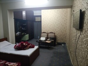 Deluxe Double Room | Soundproofing, iron/ironing board, free WiFi