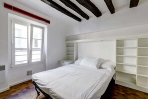 2 bedrooms, desk, iron/ironing board, travel cot
