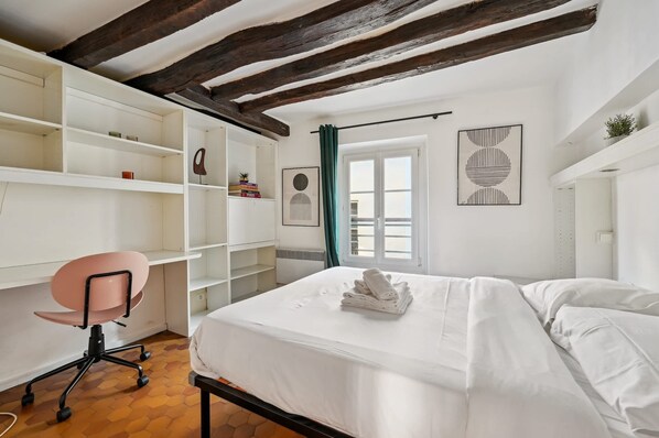 2 bedrooms, desk, iron/ironing board, travel crib