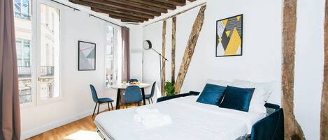 1 slaapkamer, een bureau, een strijkplank/strijkijzer, gratis wifi