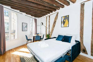 1 habitación, escritorio, tabla de planchar con plancha y wifi gratis 