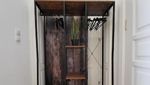 Apartment, 1 Schlafzimmer | Schrank