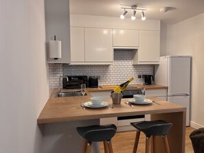 Private kitchen - Stylish 1-Bedroom Apartment in Manchester (Cadishead)