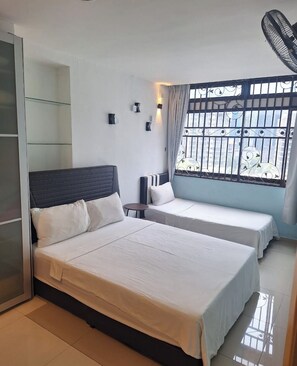 4 habitaciones, tabla de planchar con plancha, wifi y ropa de cama