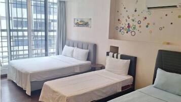 4 bedrooms, iron/ironing board, WiFi, bed sheets