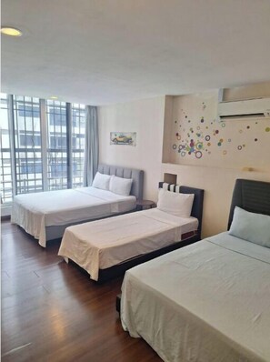 4 bedrooms, iron/ironing board, WiFi, bed sheets
