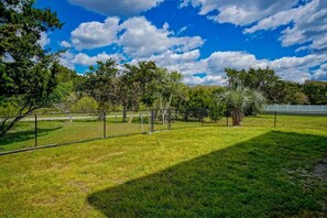 Property grounds - Tropical Breeze / 228 W Dolphin Drive (Oak Island)