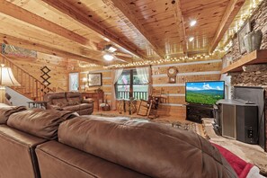 TV, fireplace - HUGE FAMILY CABIN - 5 bdrm/4.5 bth, Game Room, Hot Tub, Playhouse, Bonfire Pit (Townsend)