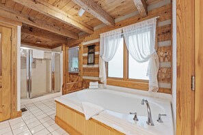 Hair dryer - HUGE FAMILY CABIN - 5 bdrm/4.5 bth, Game Room, Hot Tub, Playhouse, Bonfire Pit (Townsend)