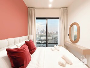 1 間臥室、熨斗/熨衣板、床單