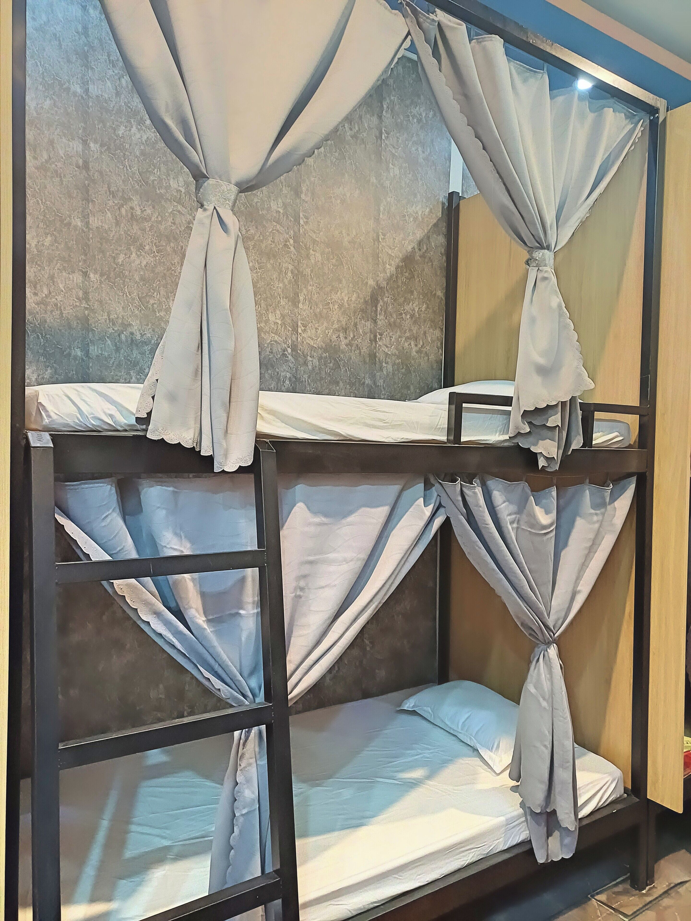 1 soverom, sengetøy av topp kvalitet og skrivebord