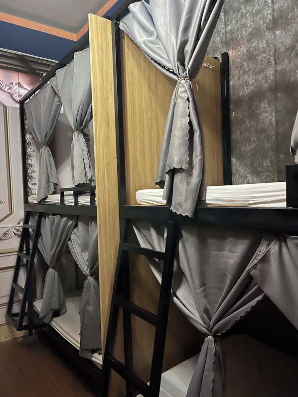 1 間臥室、高級寢具、書桌、筆電工作空間