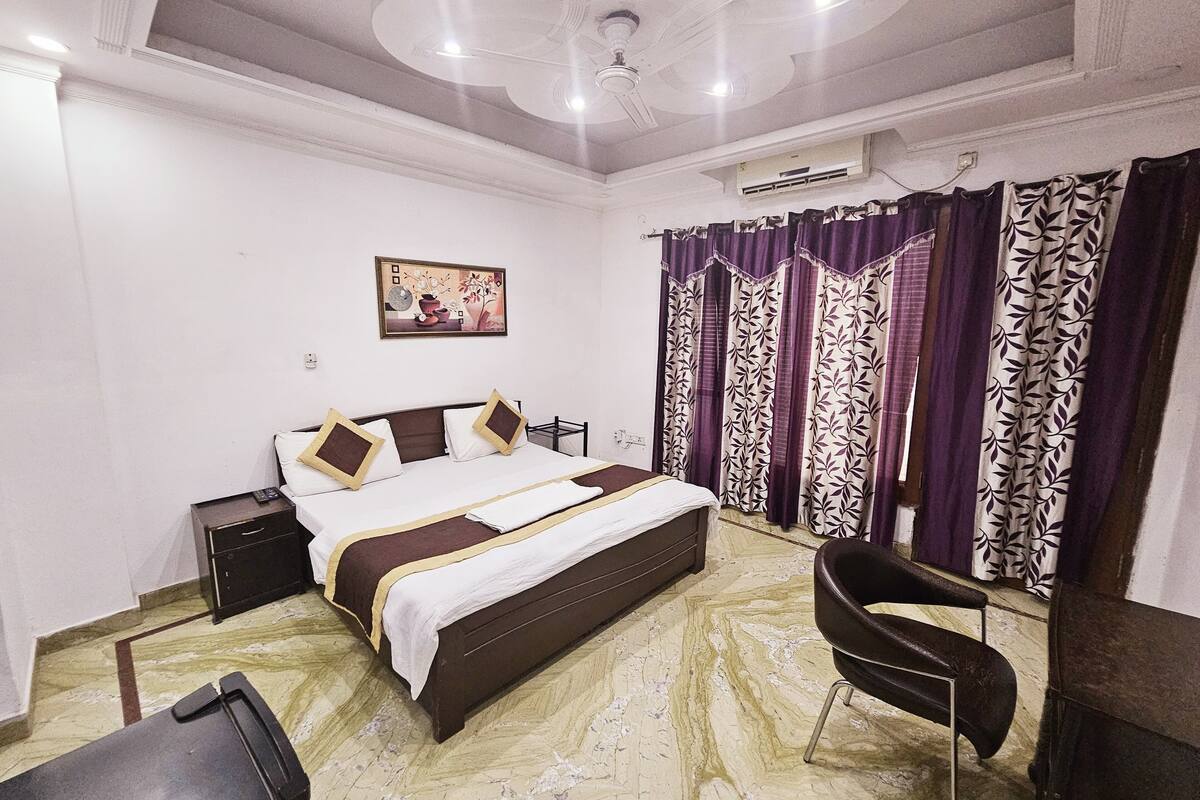 Habitación Deluxe doble | Escritorio, cortinas opacas, sistema de insonorización