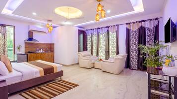 Suite Room with Balcony + Sofa | Desk, blackout curtains, soundproofing, iron/ironing board