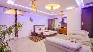 Suite Room with Balcony + Sofa | Desk, blackout curtains, soundproofing, iron/ironing board