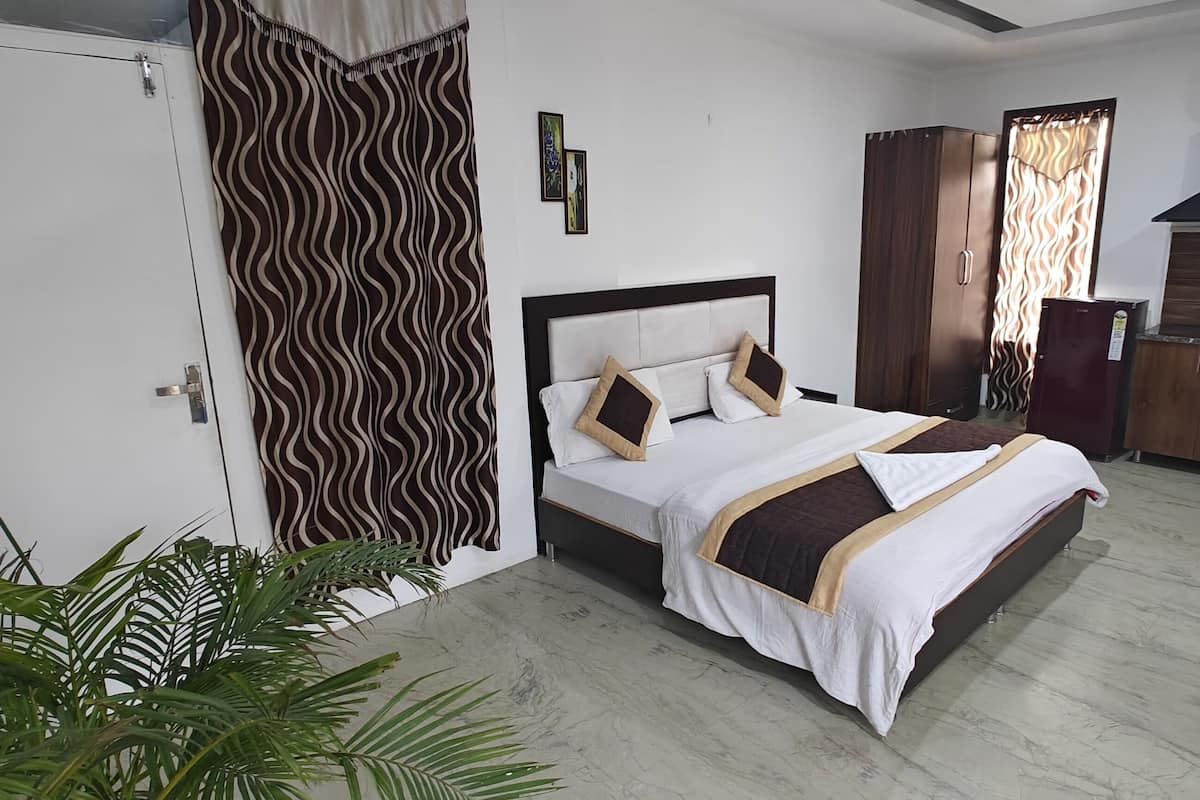 Quarto casal clássico, para não fumantes, cozinha americana | 1 quarto, escrivaninha, cortinas blackout, quartos à prova de som