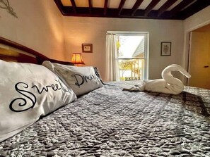 Strykjärn/strykbräda, wi-fi och sängkläder