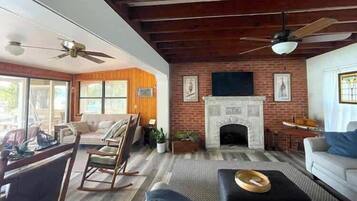 TV, fireplace, offices