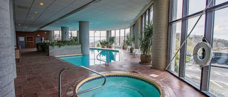 Una piscina cubierta