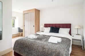 7 habitaciones, tabla de planchar con plancha, wifi y ropa de cama