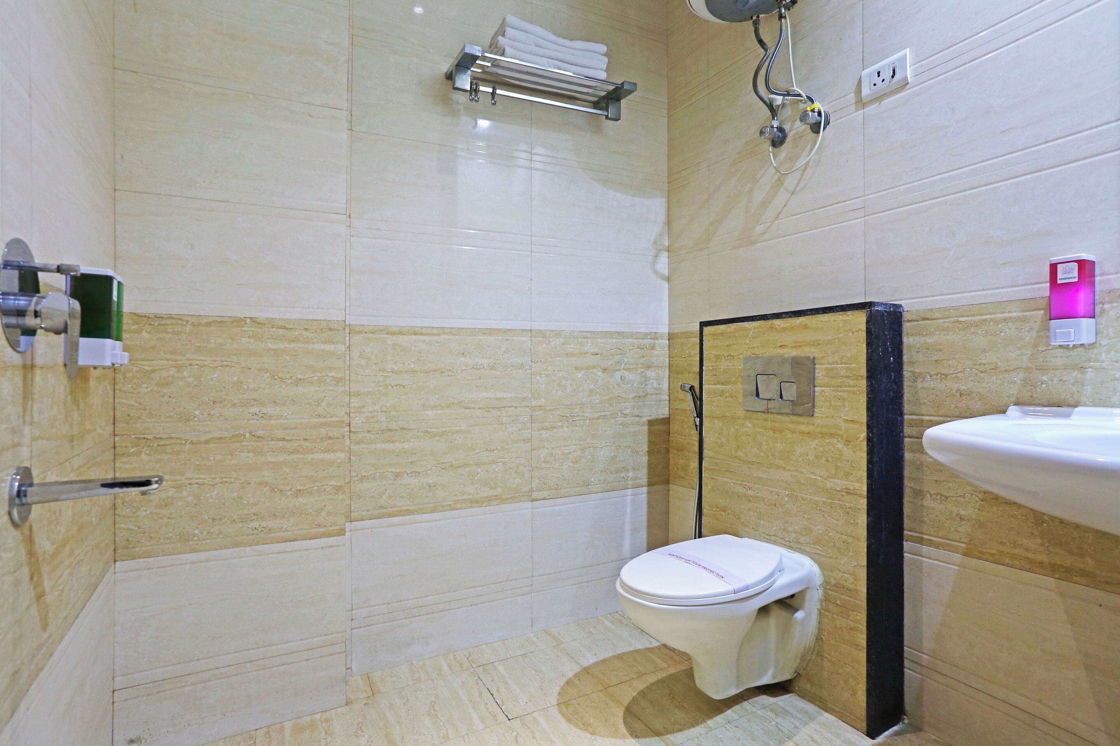 Minibar, escritorio, wifi gratis y ropa de cama 