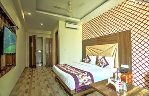 高级房 | 迷你吧、办公桌、免费 WiFi、床单