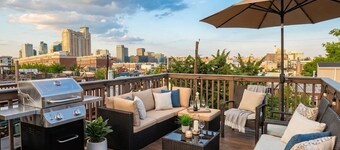 Fed Hill Luxury Retreat for Groups, Beautiful Views Harbor & Small Parking Pad