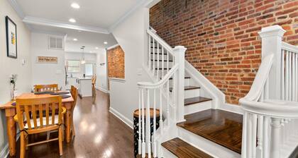 Fed Hill Luxury Retreat with Beautiful Views Harbor & Parking