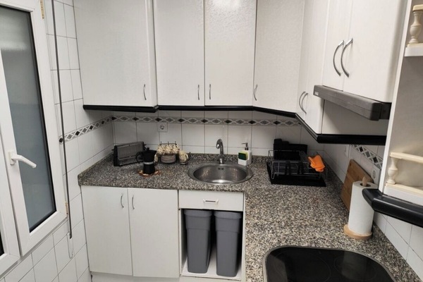 Frigorífic, microones, placa de cuina i cafetera i tetera