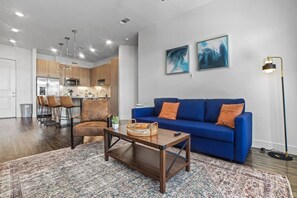 TV - Luxurious New Unit|2Bd2Ba|Pool, Golf Sim (Austin)